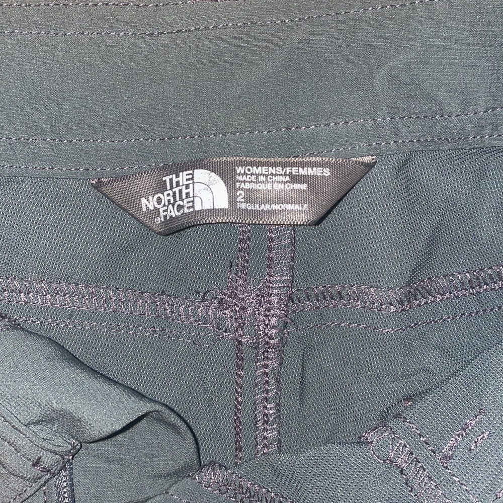The North Face Cargo Shorts - Picture 3 of 3